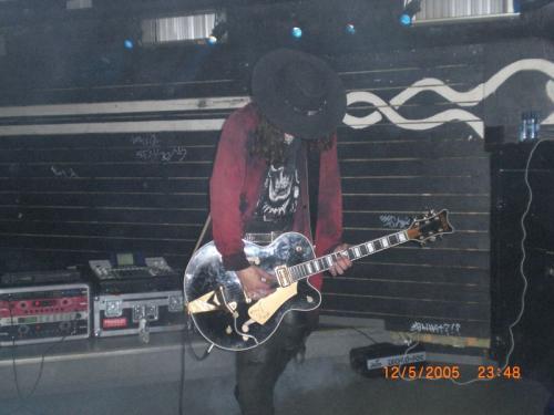 Classical Tommy pose